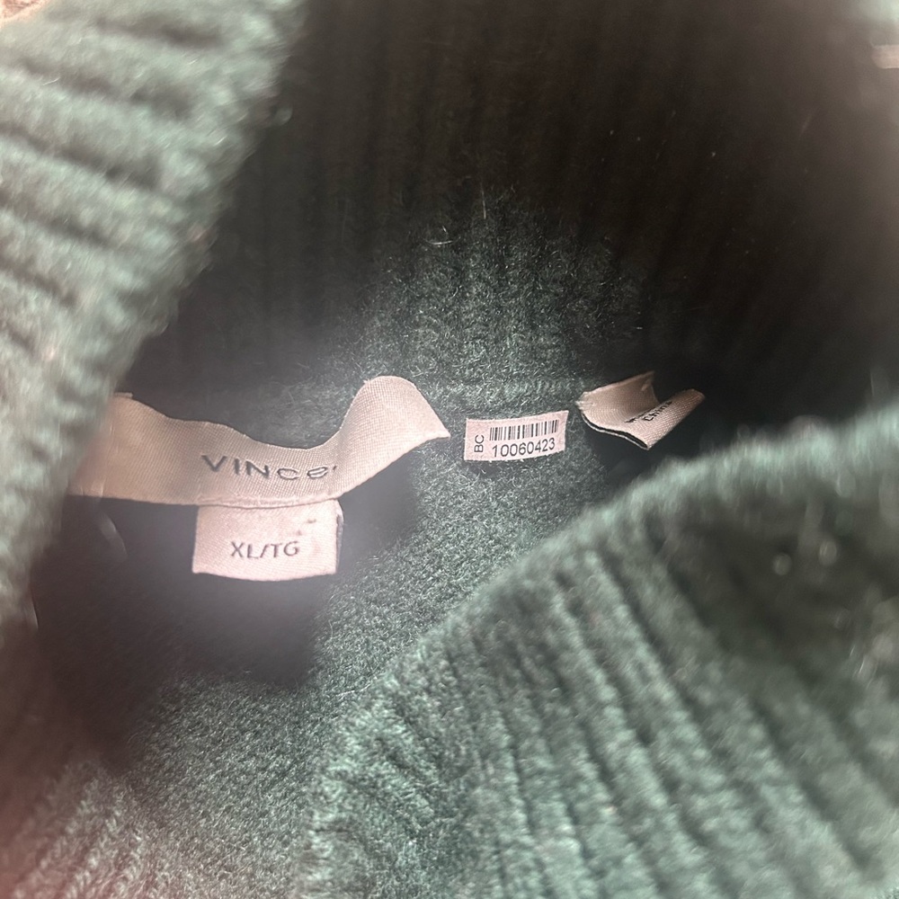 VINCE SIDE SLIT 100% CASHMERE TURTLENECK SWEATER  in DARK PINE COLOR  sz Xl - Picture 4 of 7